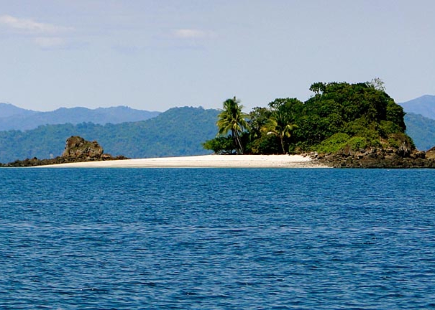 Fishing inshore species like Roosterfish in Panama Islands. Fishing Paradise in Realty. Near shore fishing Panama.
