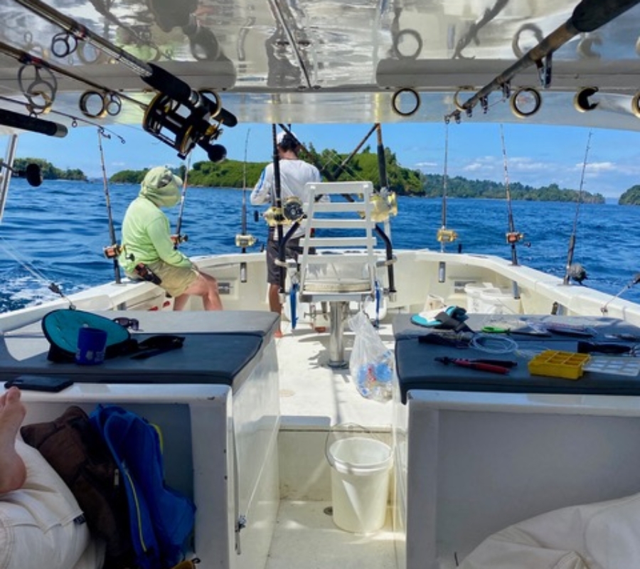 Inboard diesel Panama charter boat, safe comfortalble American charter boat in Panama